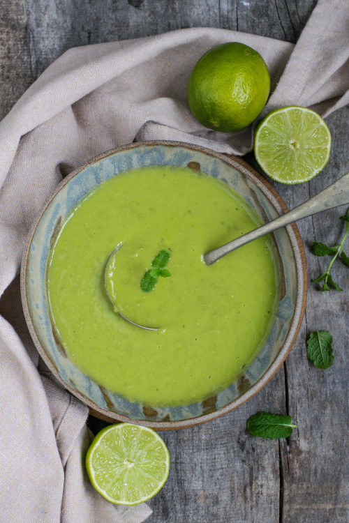 Mentás lime-os zöldborsókrém leves